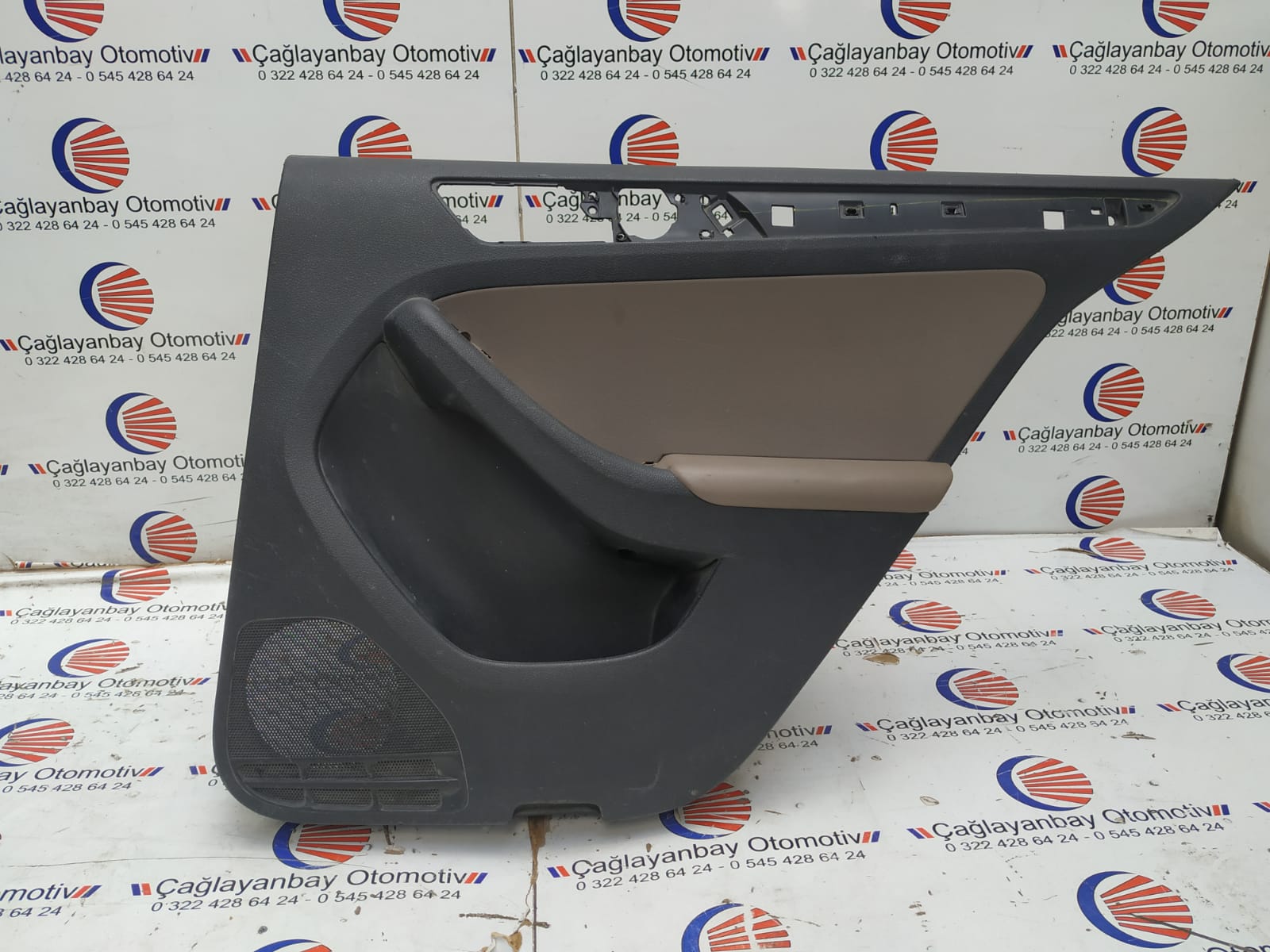 Volkswagen Jetta Sag Arka Kapı Kartonu 